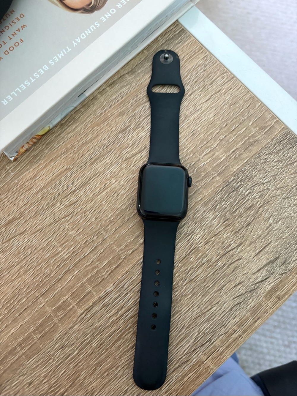 Apple Watch SE (GPS + Cellular) (2nd Generation) + Charger
